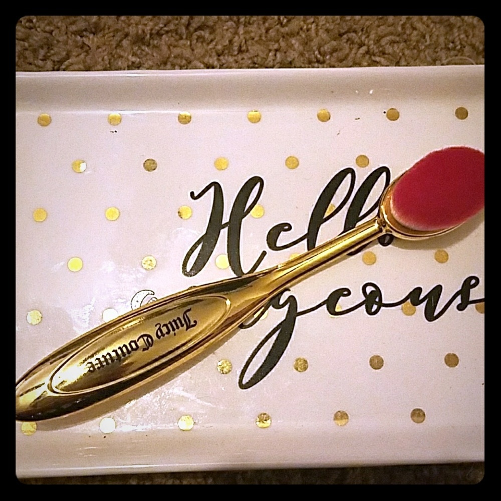 Juicy Couture powder blush brush